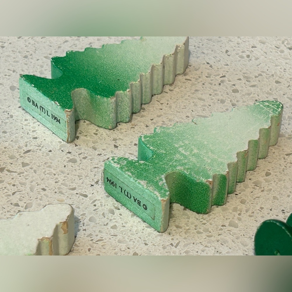 VTG Thomas & Friends Lot Of 15 Pine Trees
Snowy Green Spiral
1994 Britt Allcroft - Picture 7 of 11